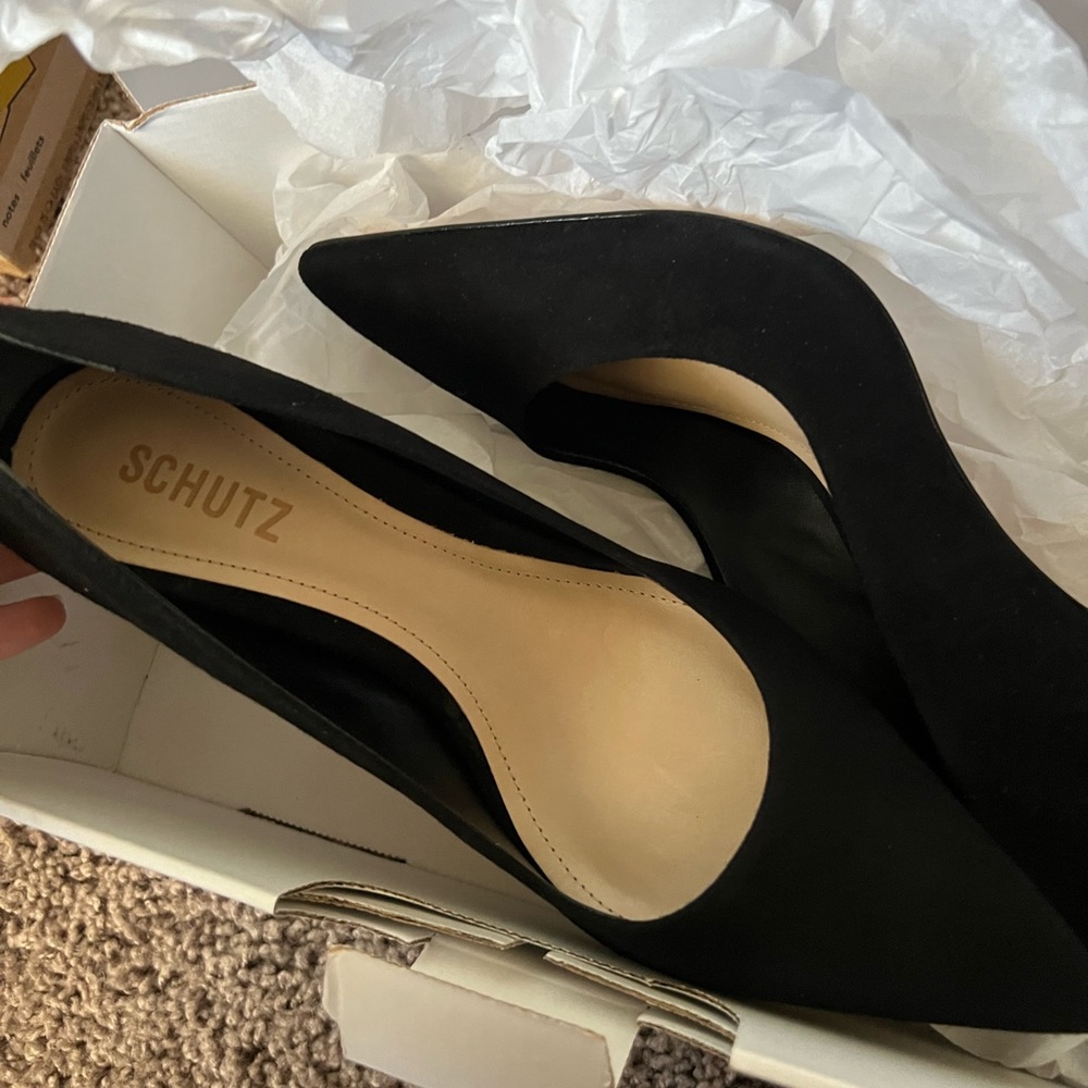 NIB Schutz court shoes suede heels 7.5